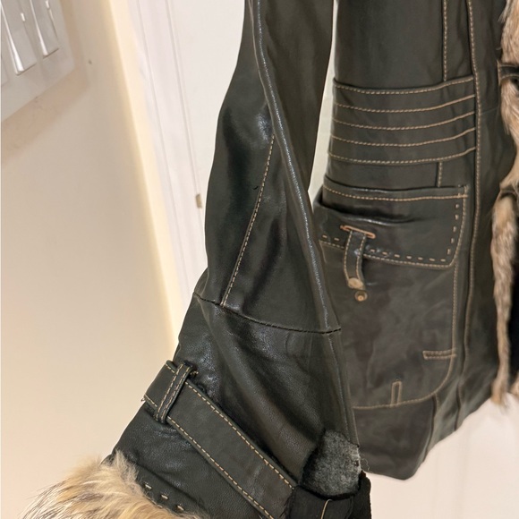 Leather Jacket With Real Argentinian Fox Fur - Picture 6 of 7